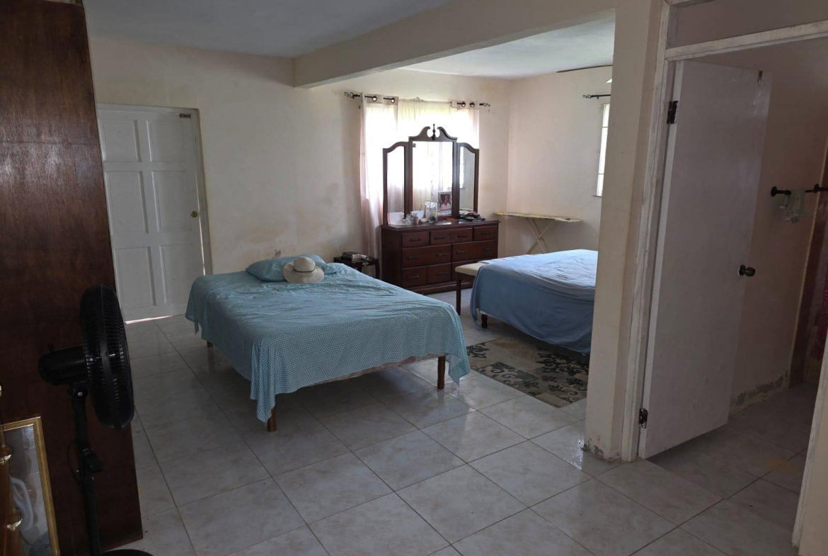 Seventeenth image of 860 Upper Deck Avenue Porto b in Sign, St. James, Jamaica - property is For Sale