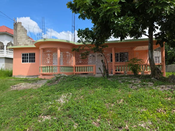 Spacious 3-Bedroom Fixer-Upper House for Sale in St. James, Jamaica 5 First image of 860 Upper Deck Avenue Porto b in Sign, St. James, Jamaica - property is For Sale