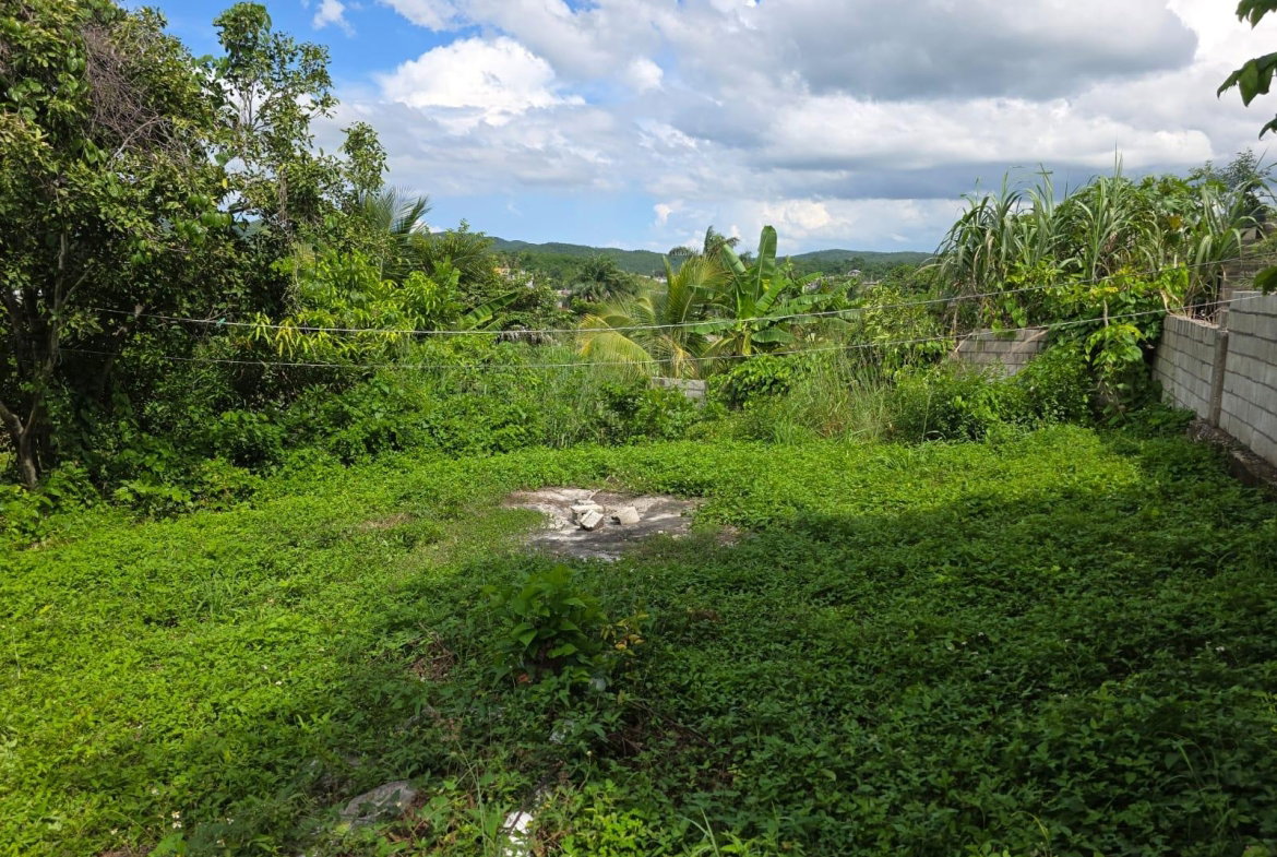 Seventh image of 860 Upper Deck Avenue Porto b in Sign, St. James, Jamaica - property is For Sale