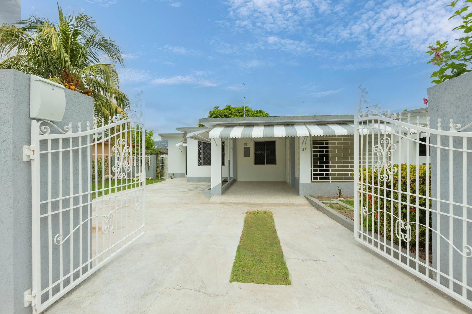 Spacious-4-Bedroom-Bungalow-for-Rent-in-Kingston-10-St.-Andrew Second image of 22 Bedford Park Avenue in Kingston 10, St. Andrew, Jamaica - property is For Rent