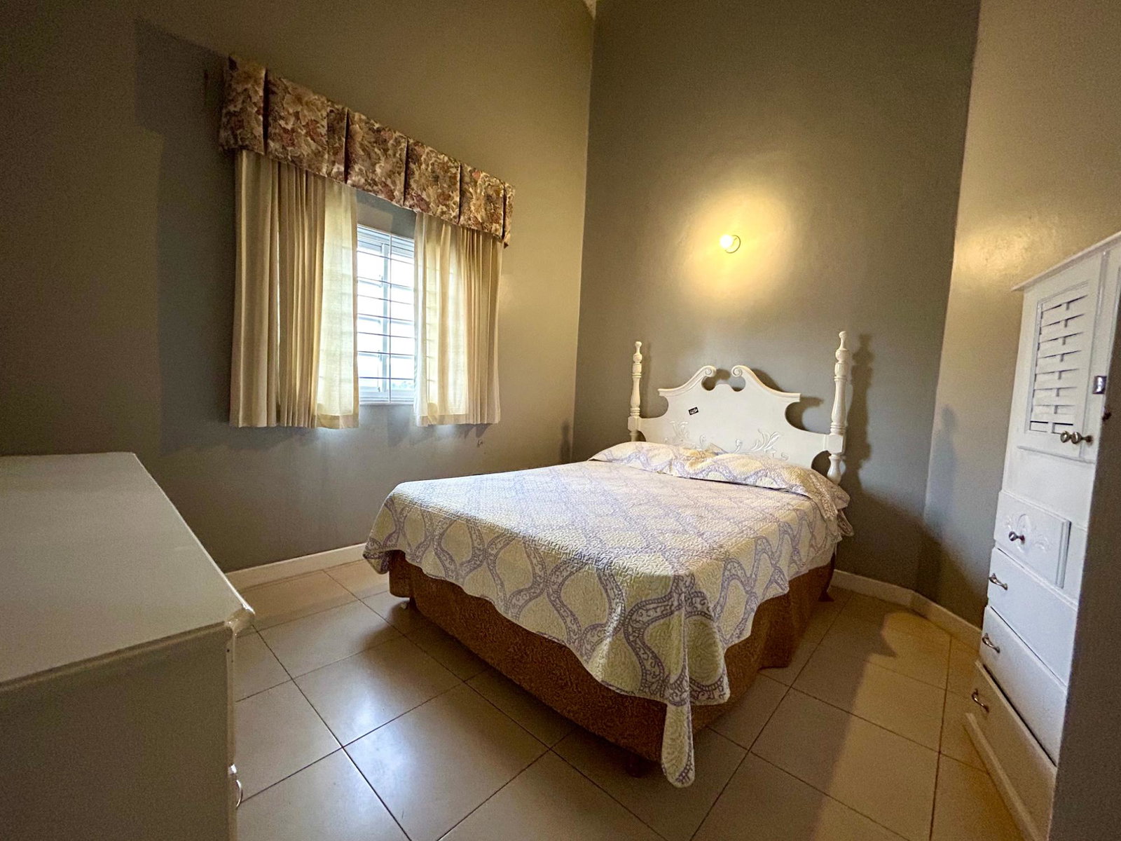 Spacious-4-Bedroom-House-for-Rent-in-East-Ingleside-Mandeville-Jamaica Sixteenth image of 4 Hoofatt dr East Ingleside in Mandeville, Manchester, Jamaica - property is For Rent