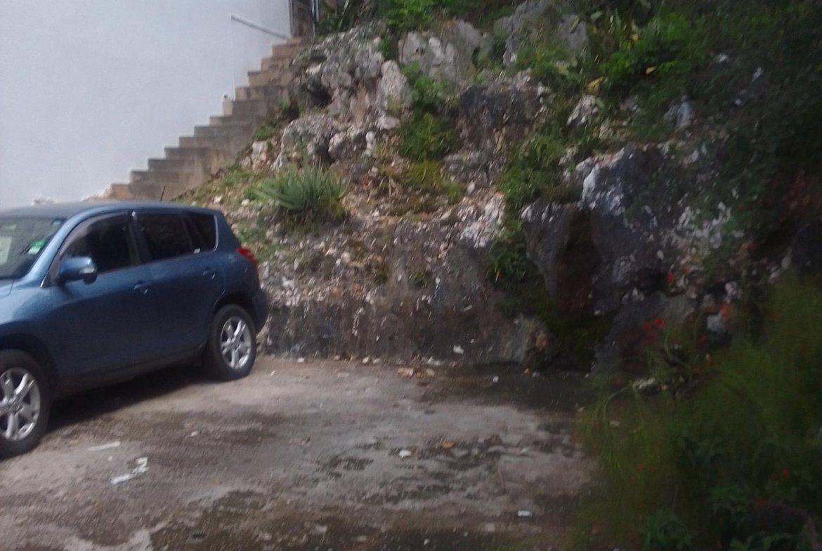 Ninth image of 4 West Great House Circle in Kingston 19, St. Andrew, Jamaica - property is For Rent