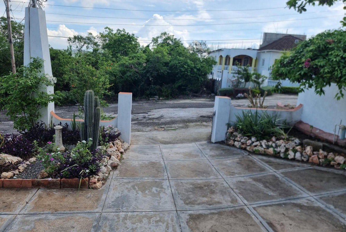 Third image of 269 Upper Fort, Hellshire St. in HELLSHIRE HILLS, St. Catherine, Jamaica - property is For Rent