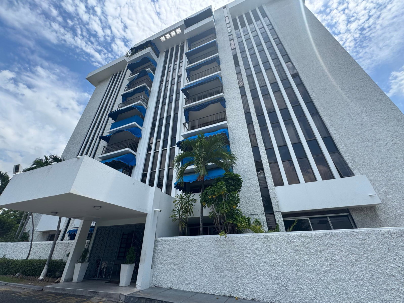 Turn-Key-2-Bed-Apartment-for-Rent-in-New-Kingston-St.-Andrew-Jamaica Second image of 18-3 Renfrew Road in Kingston 5, St. Andrew, Jamaica - property is For Rent