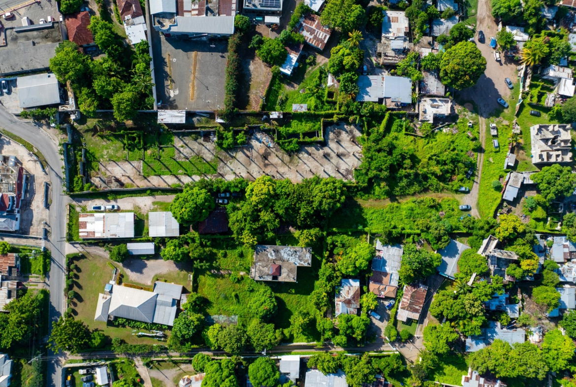 Seventh image of 25 1/2 Charlton Avenue in Kingston 8, St. Andrew, Jamaica - property is For Sale