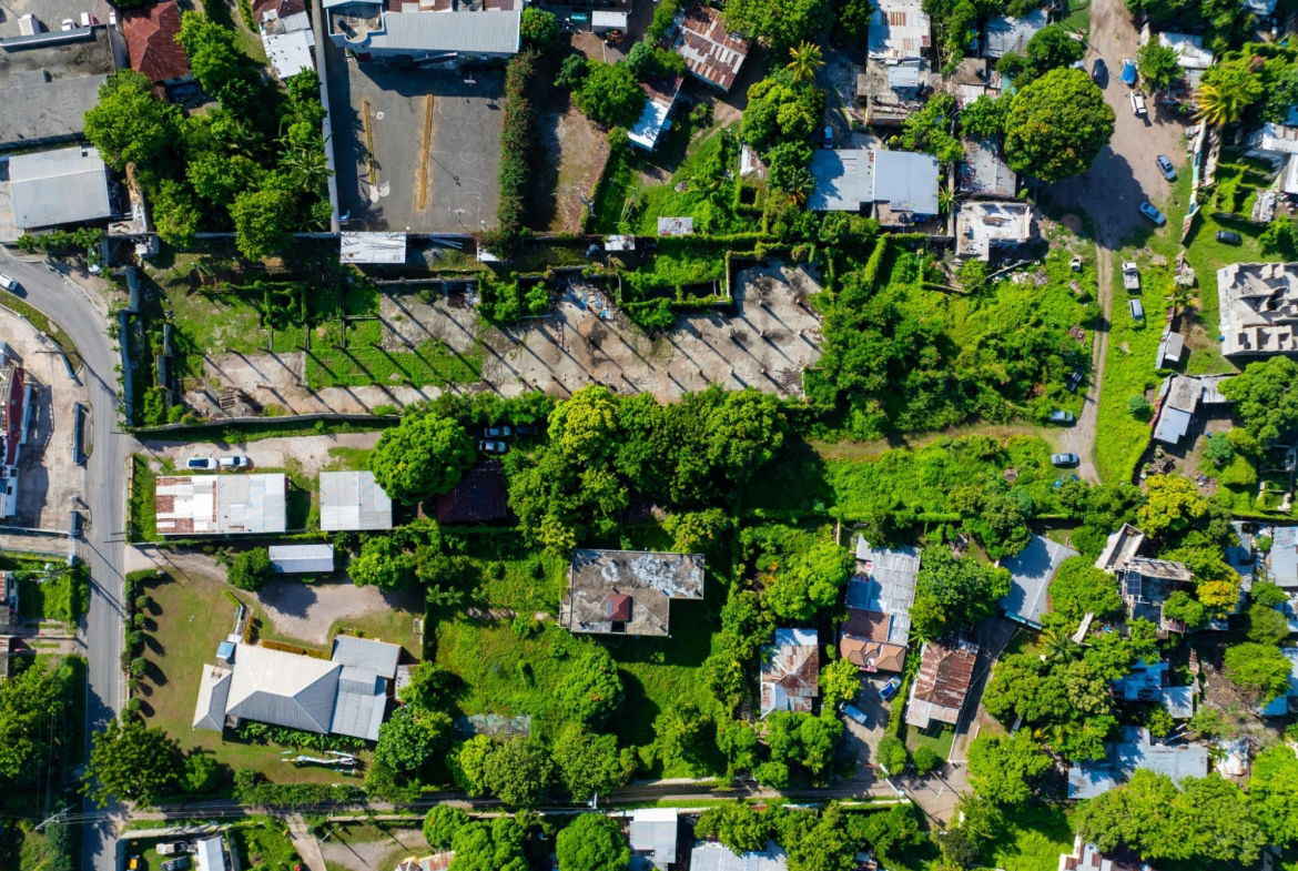 Eighth image of 25 1/2 Charlton Avenue in Kingston 8, St. Andrew, Jamaica - property is For Sale