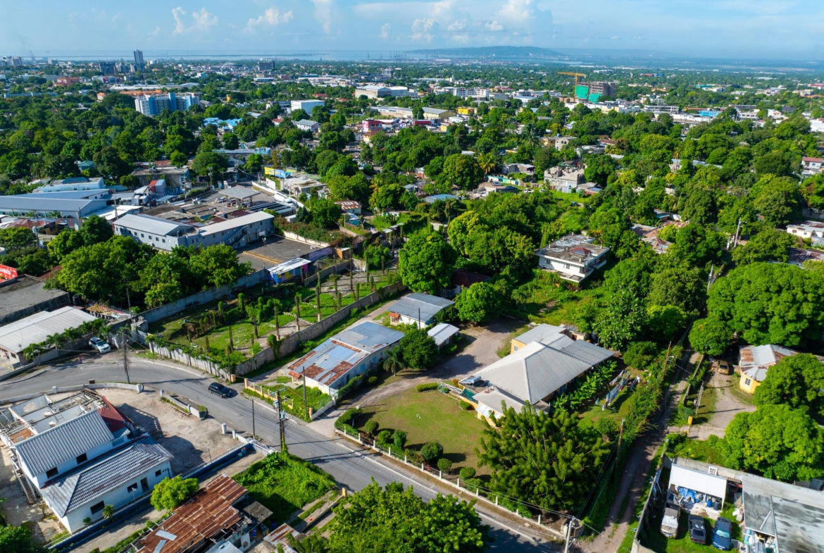 Tenth image of 25 1/2 Charlton Avenue in Kingston 8, St. Andrew, Jamaica - property is For Sale