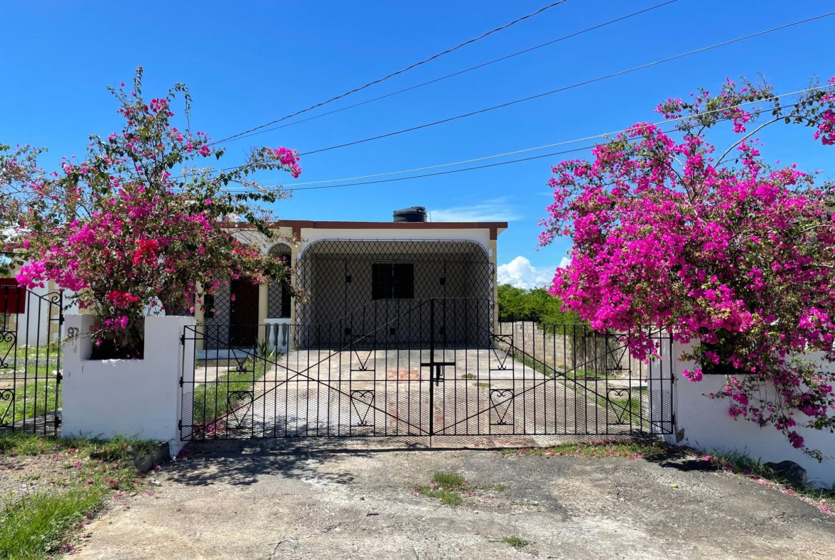 Second image of 87 Edgehill Drive, Johnson h in Hellshire Heights, St. Catherine, Jamaica - property is For Rent