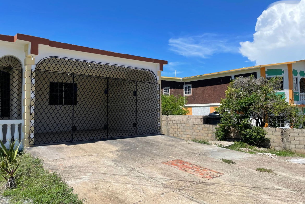 Fourth image of 87 Edgehill Drive, Johnson h in Hellshire Heights, St. Catherine, Jamaica - property is For Rent