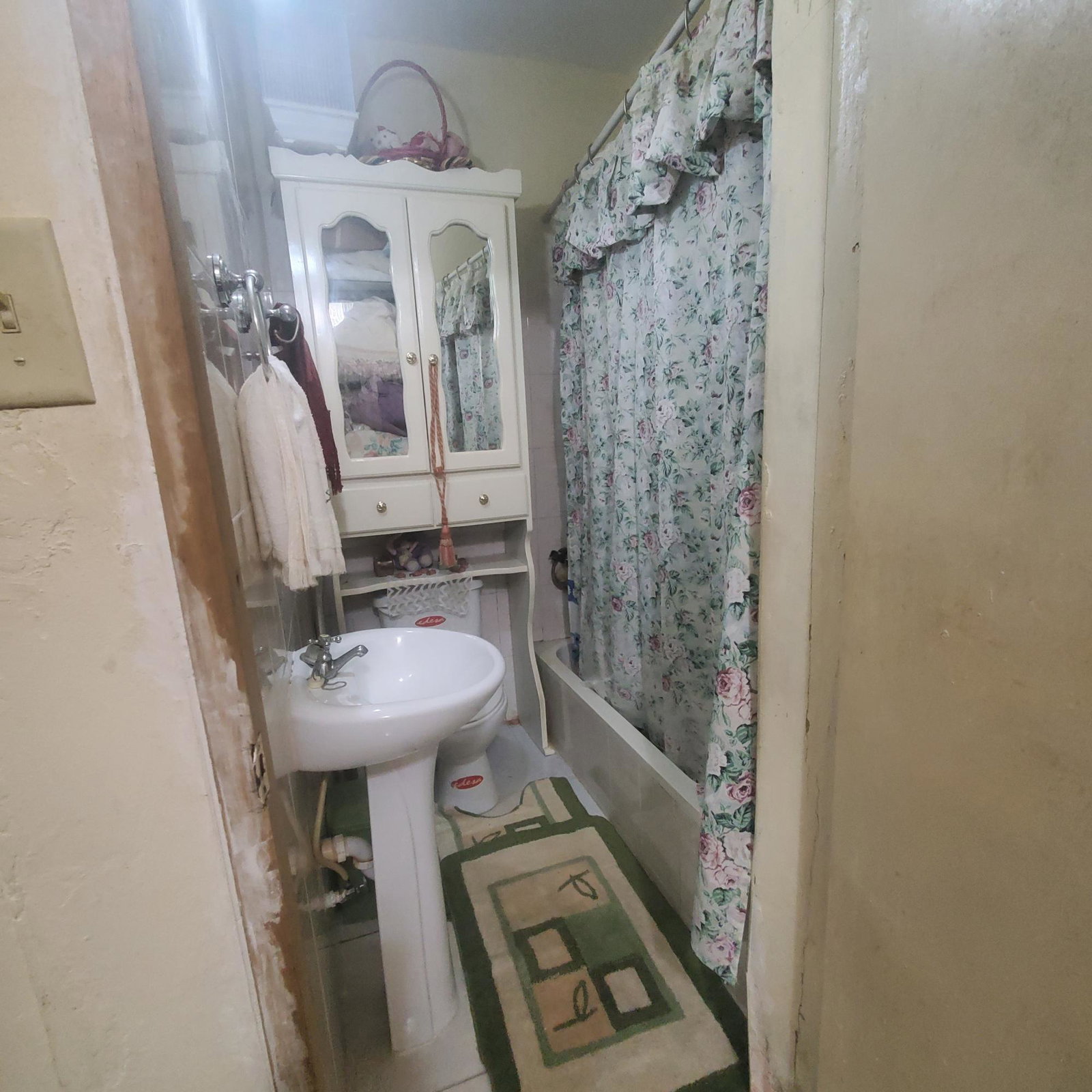 Ninth image of 465 Seaview Gardens in Kingston 11, St. Andrew, Jamaica - property is For Sale