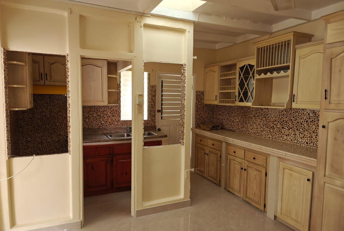 Sixth image of 736 East Chedwin, se 32nd Way in Greater Portmore, St. Catherine, Jamaica - property is For Rent