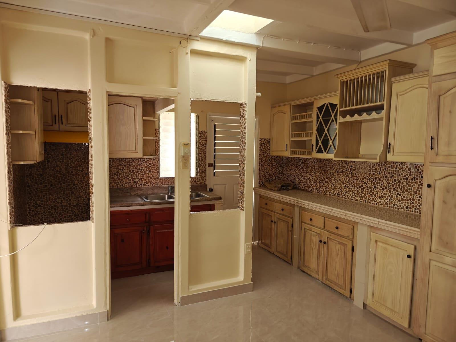 Sixth image of 736 East Chedwin, se 32nd Way in Greater Portmore, St. Catherine, Jamaica - property is For Rent