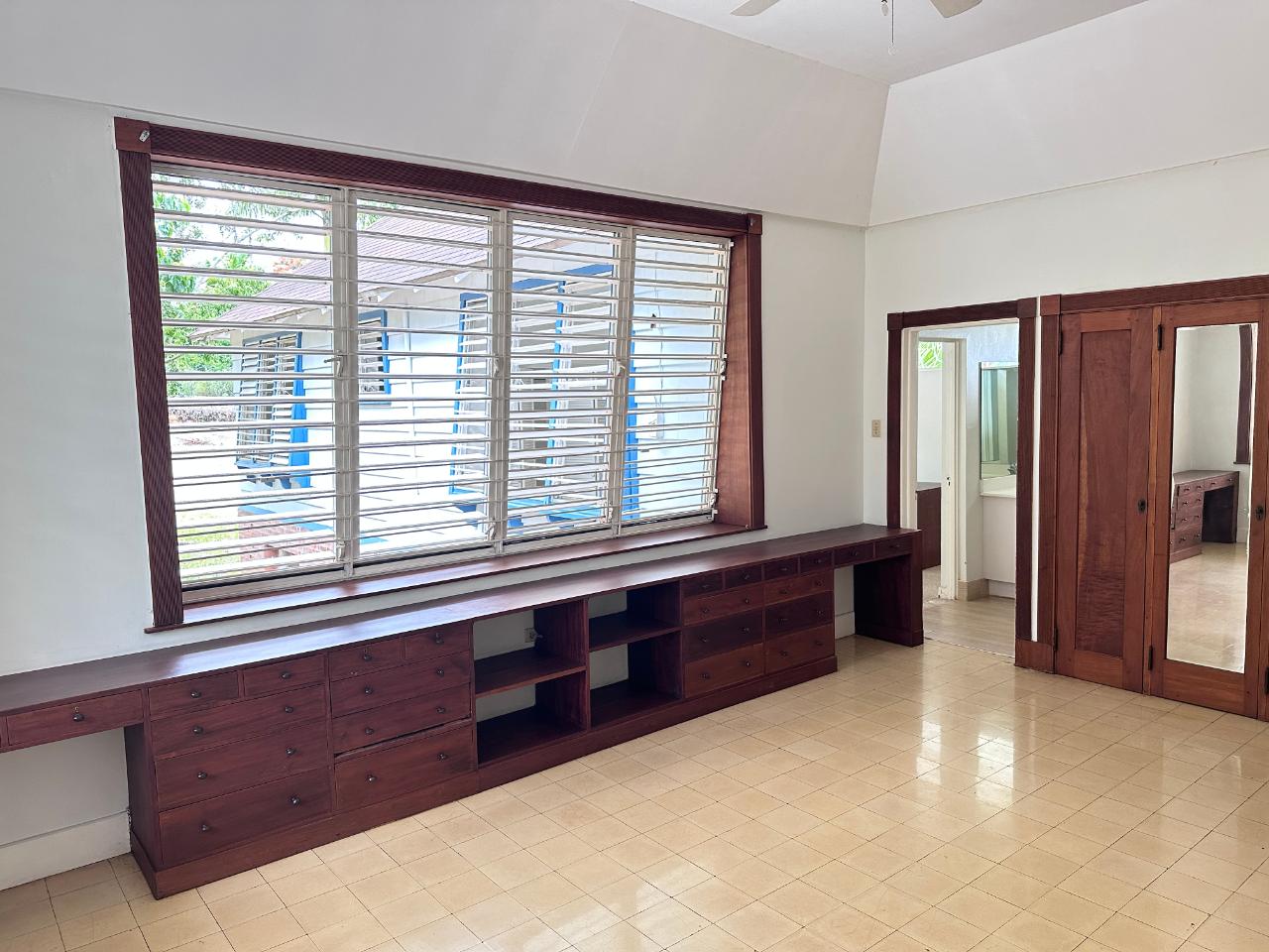 Thirteenth image of Harbour View Road in Kingston 8, St. Andrew, Jamaica - property is For Rent