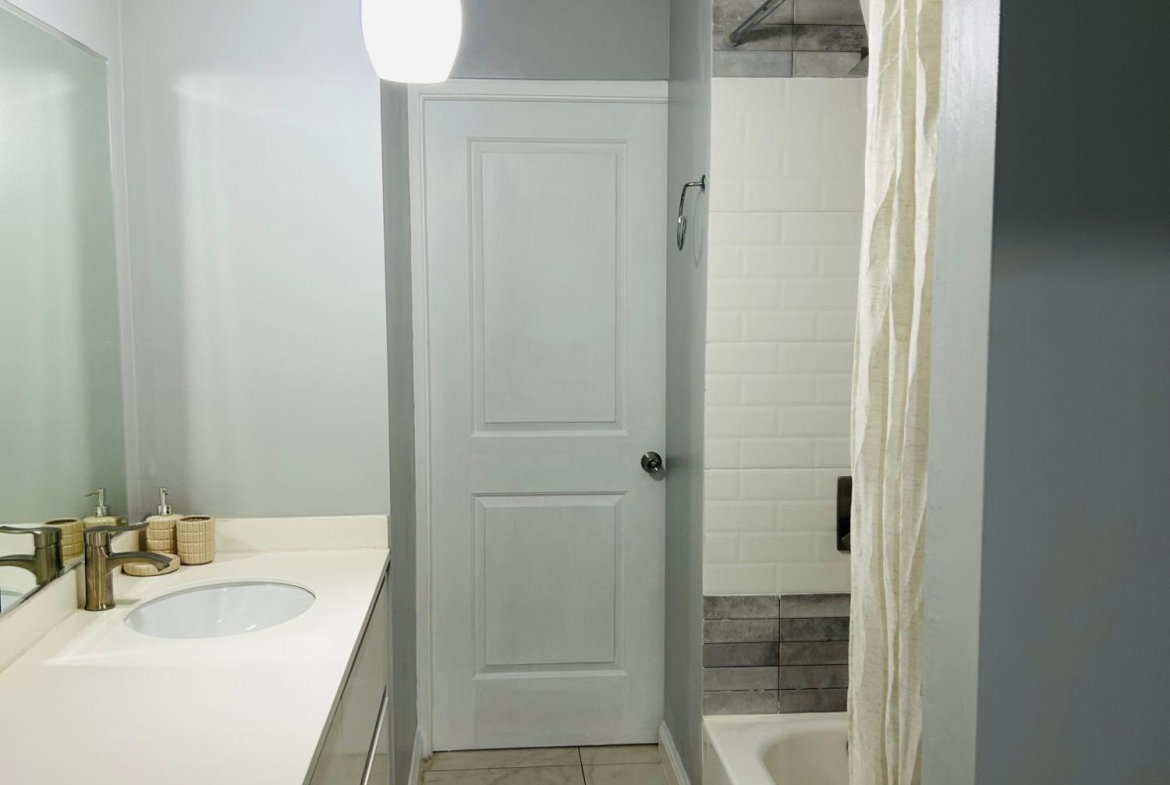 Thirteenth image of A306-11 Arthur Wint Drive in Kingston 5, St. Andrew, Jamaica - property is For Rent