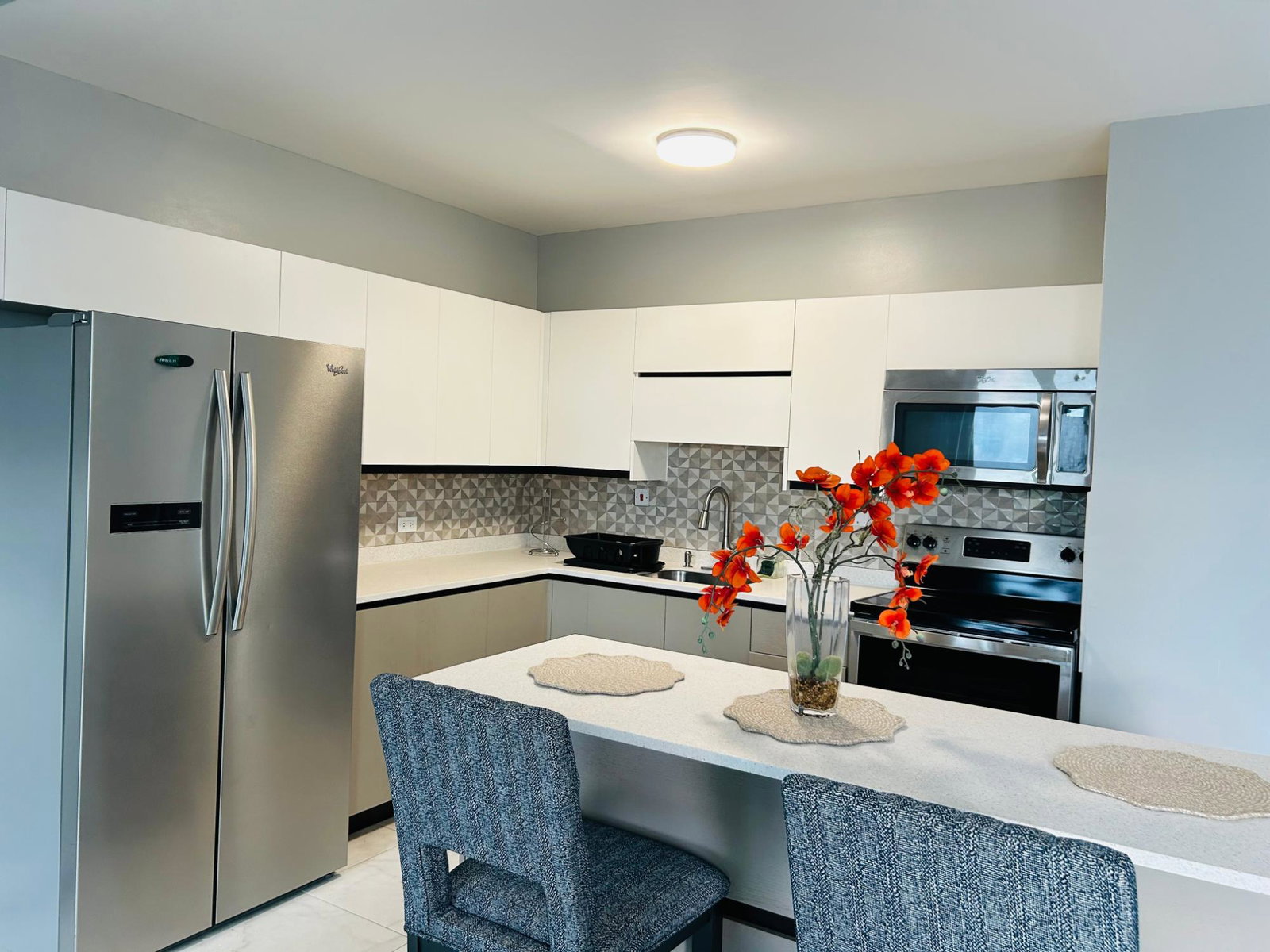 Seventh image of A306-11 Arthur Wint Drive in Kingston 5, St. Andrew, Jamaica - property is For Rent