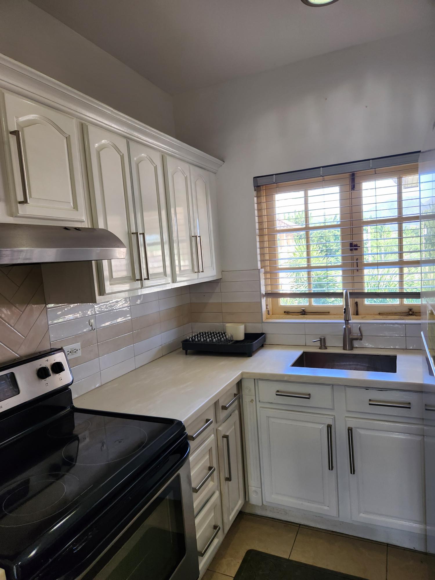 Eleventh image of 14-1 Marley Road. Kingston 6 in Kingston 6, St. Andrew, Jamaica - property is For Rent