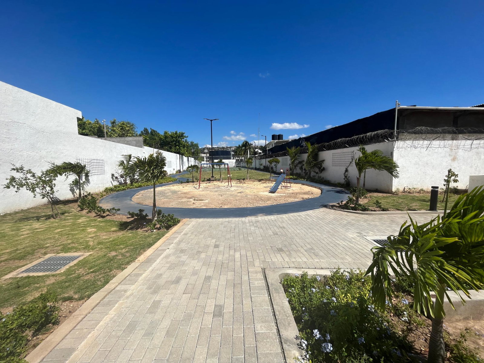 Luxury-Apartment-for-Rent-in-Cambridge-Apartment-Compound-Kingston-Jamaica Fourth image of B811-4 Musgrave Avenue, Kingston in Kingston 5, St. Andrew, Jamaica - property is For Rent