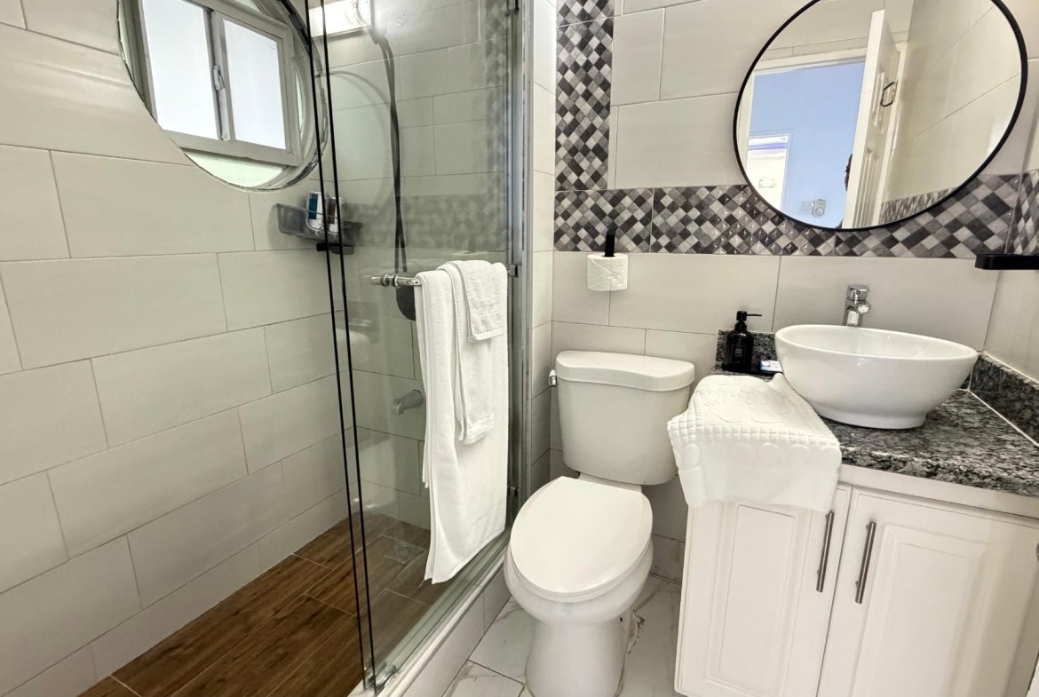 Eleventh image of 8b Columbus Heights, ph 4 in Ocho Rios, St. Ann, Jamaica - property is For Rent