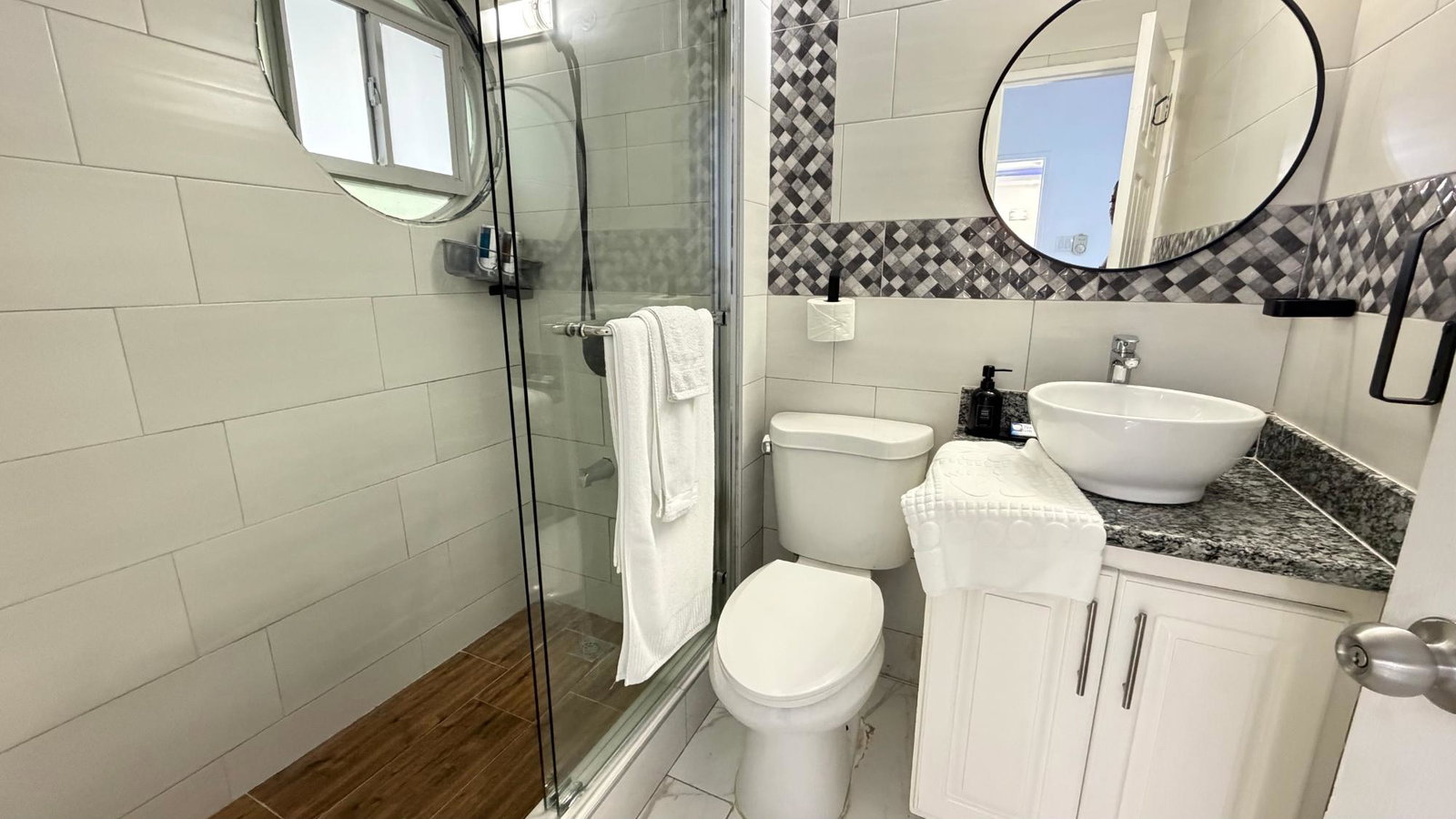 Eleventh image of 8b Columbus Heights, ph 4 in Ocho Rios, St. Ann, Jamaica - property is For Rent