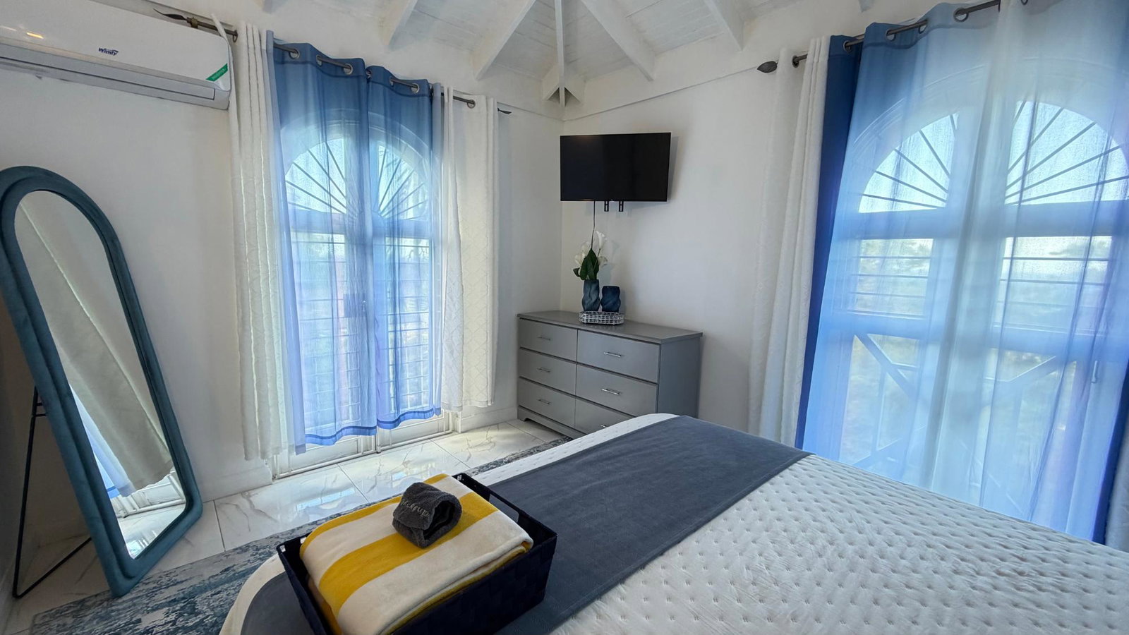 Thirteenth image of 8b Columbus Heights, ph 4 in Ocho Rios, St. Ann, Jamaica - property is For Rent
