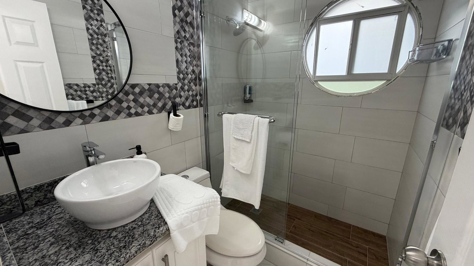 Fourteenth image of 8b Columbus Heights, ph 4 in Ocho Rios, St. Ann, Jamaica - property is For Rent