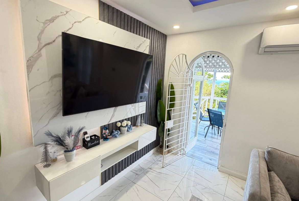 Fourth image of 8b Columbus Heights, ph 4 in Ocho Rios, St. Ann, Jamaica - property is For Rent
