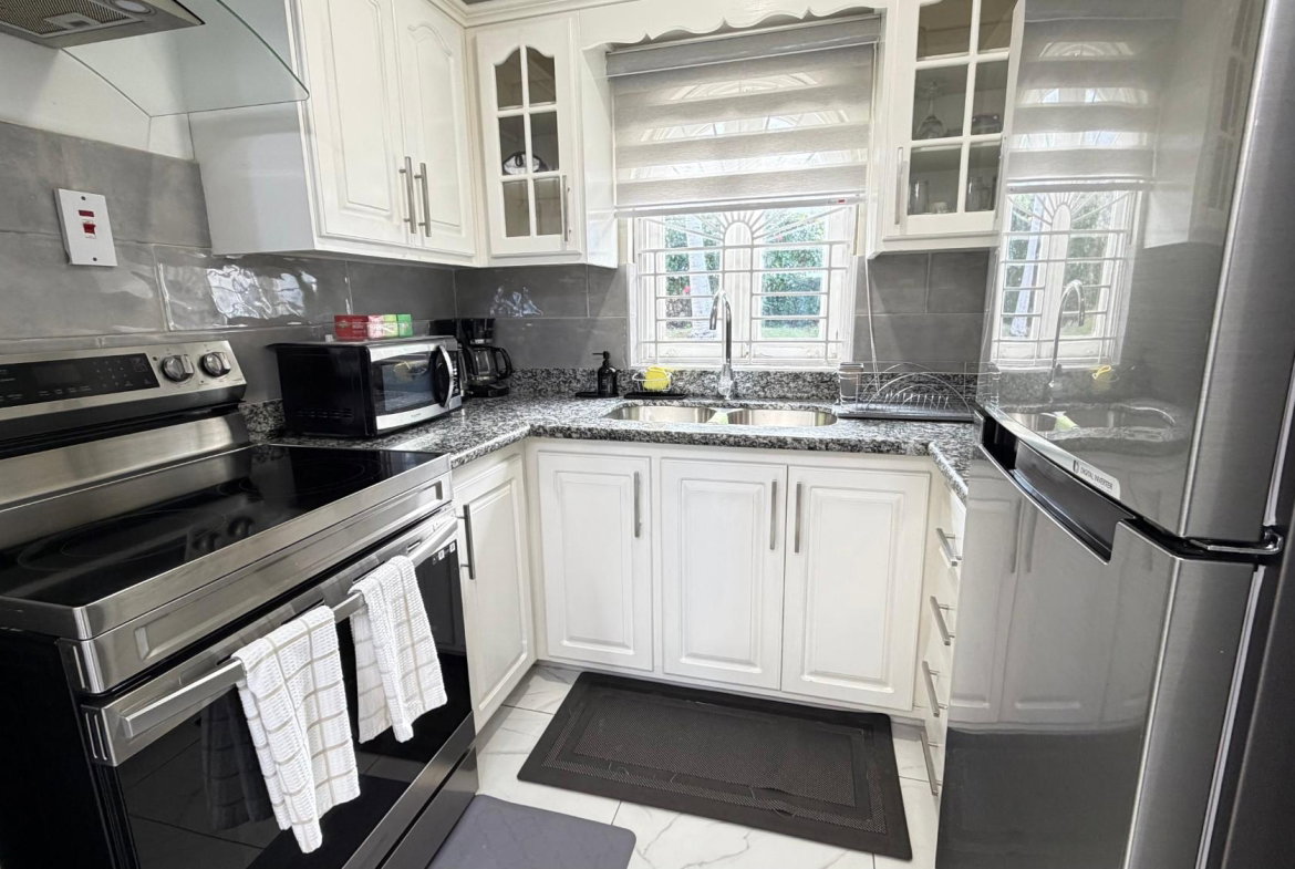 Fifth image of 8b Columbus Heights, ph 4 in Ocho Rios, St. Ann, Jamaica - property is For Rent