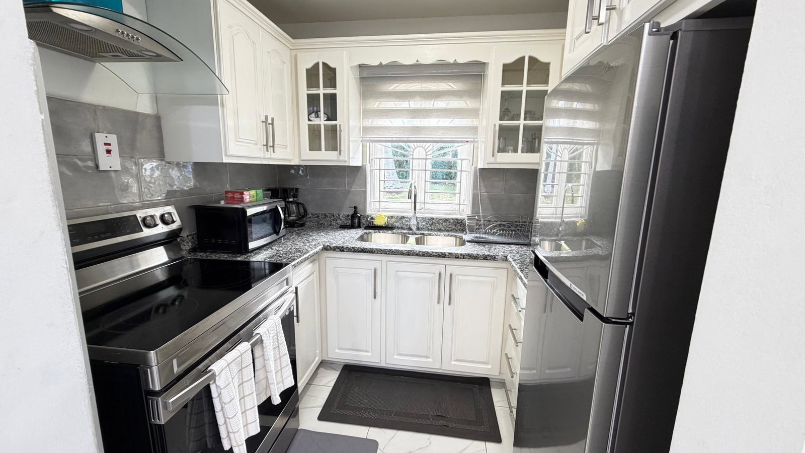 Sixth image of 8b Columbus Heights, ph 4 in Ocho Rios, St. Ann, Jamaica - property is For Rent