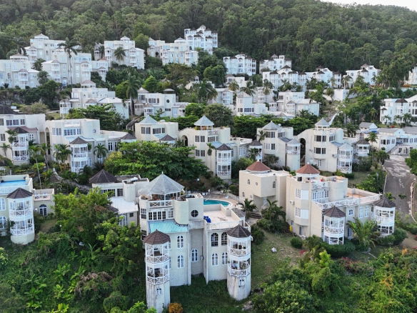 First image of 8b Columbus Heights, ph 4 in Ocho Rios, St. Ann, Jamaica - property is For Rent