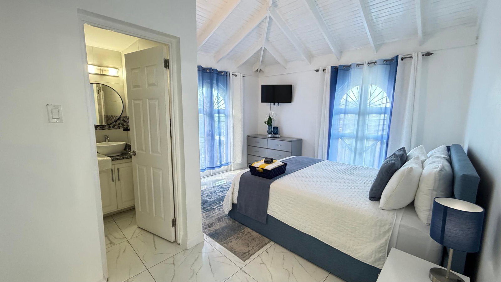 Ninth image of 8b Columbus Heights, ph 4 in Ocho Rios, St. Ann, Jamaica - property is For Rent