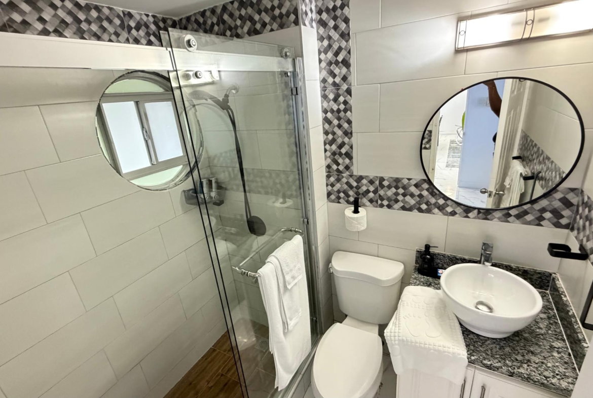 Tenth image of 8b Columbus Heights, ph 4 in Ocho Rios, St. Ann, Jamaica - property is For Rent