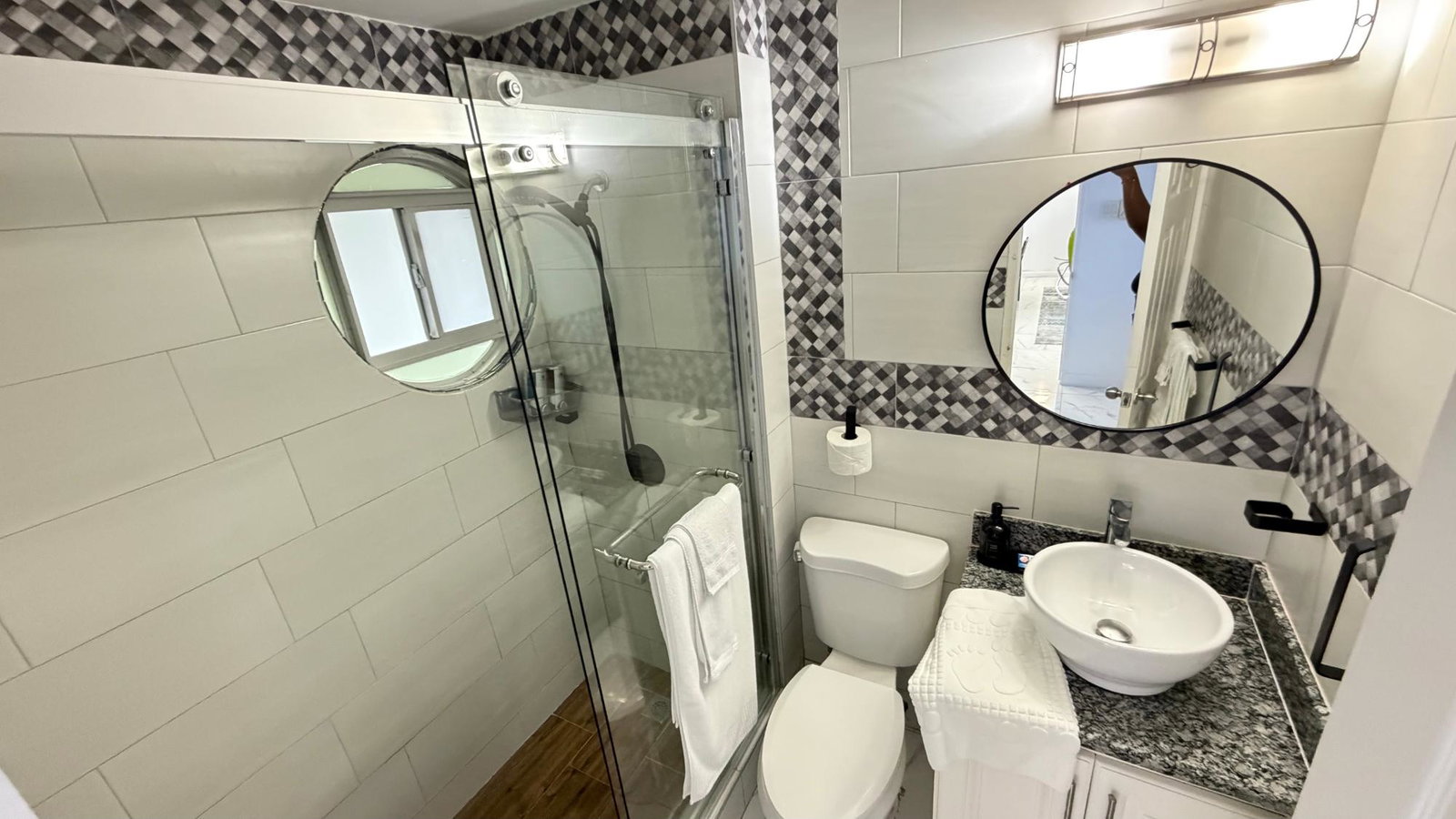 Tenth image of 8b Columbus Heights, ph 4 in Ocho Rios, St. Ann, Jamaica - property is For Rent