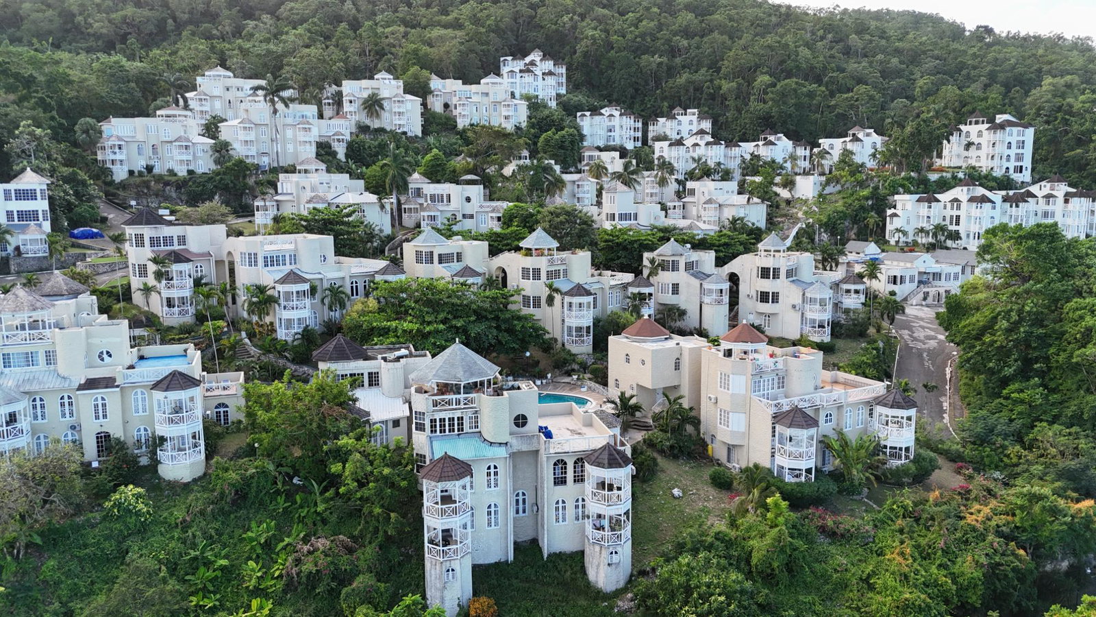 First image of 8b Columbus Heights, ph 4 in Ocho Rios, St. Ann, Jamaica - property is For Rent