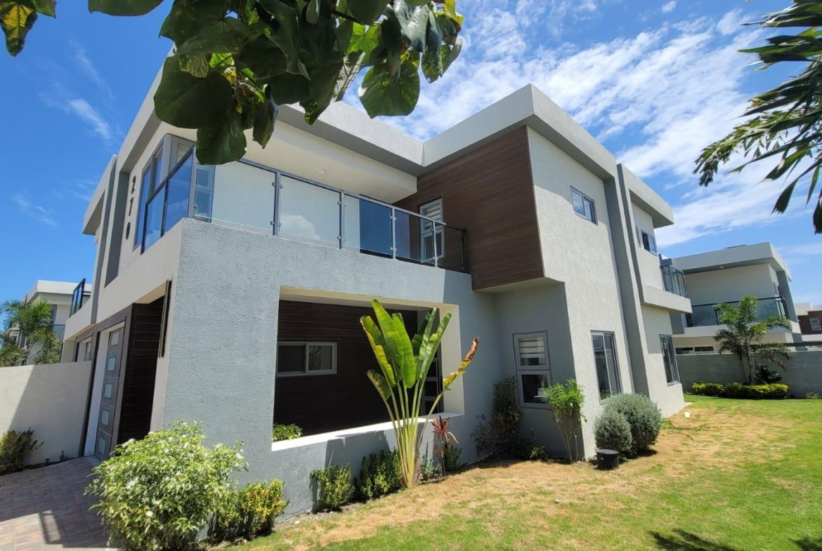 Twenty-Seventh image of 277- Paradisiac Beach Club, on in Ocho Rios, St. Ann, Jamaica - property is For Sale