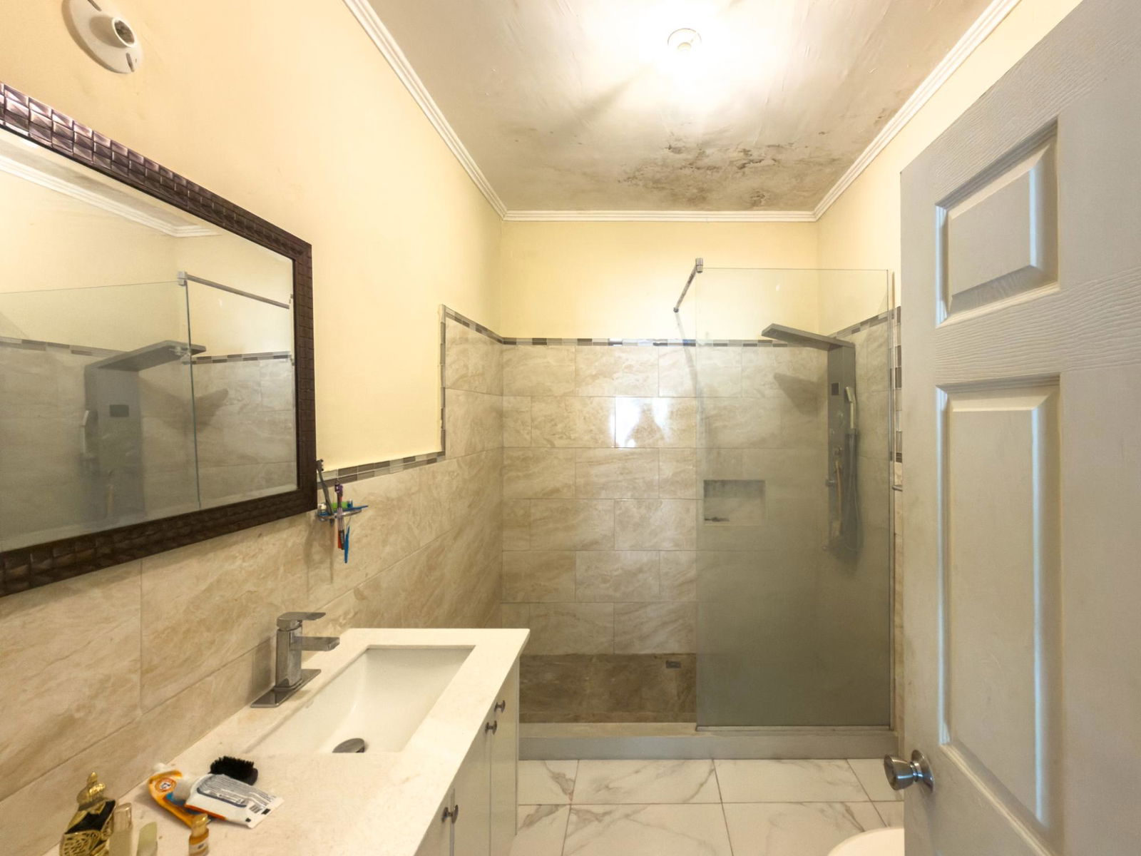 Fourth image of 15-171 Red Hills Road in Kingston 19, St. Andrew, Jamaica - property is For Rent