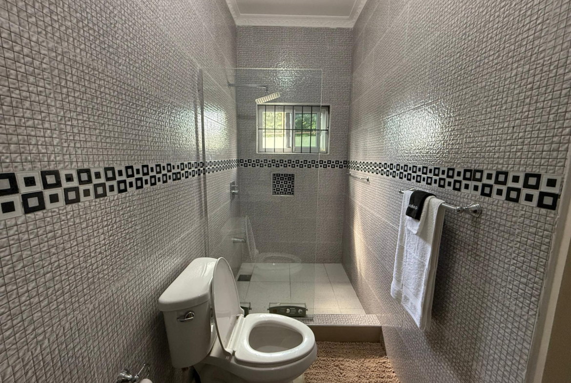 Thirteenth image of 2-19 Roehampton Drive in Kingston 19, St. Andrew, Jamaica - property is For Rent