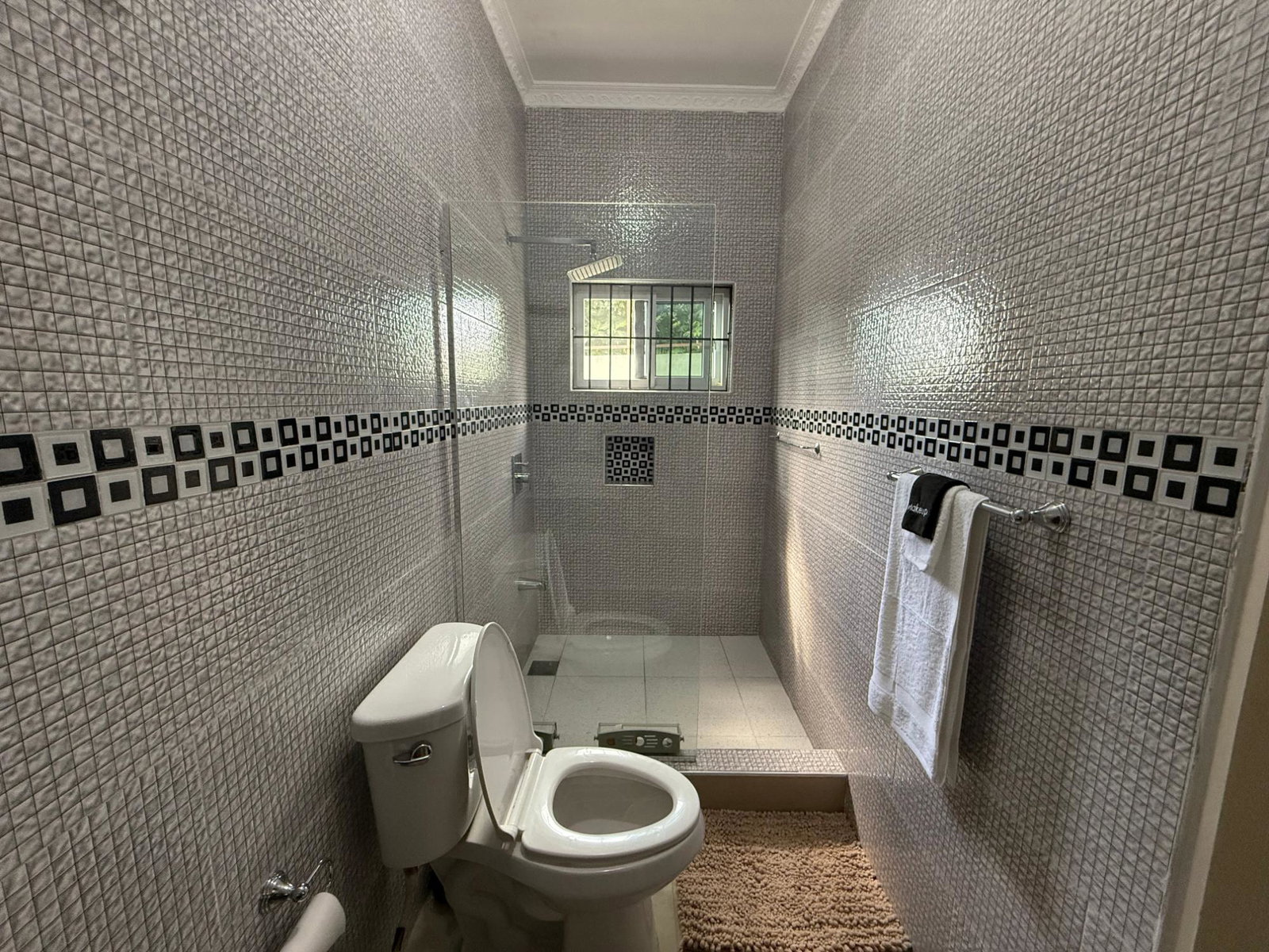 Thirteenth image of 2-19 Roehampton Drive in Kingston 19, St. Andrew, Jamaica - property is For Rent