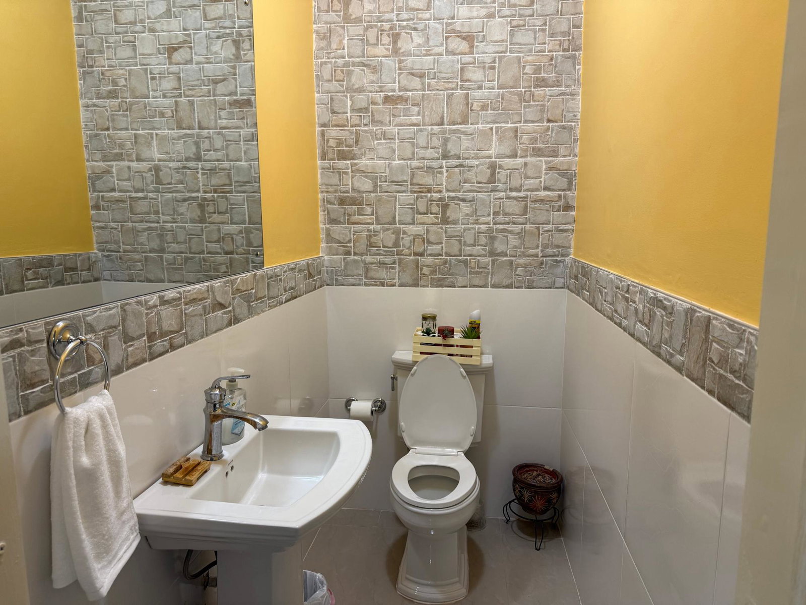 Seventh image of 2-19 Roehampton Drive in Kingston 19, St. Andrew, Jamaica - property is For Rent