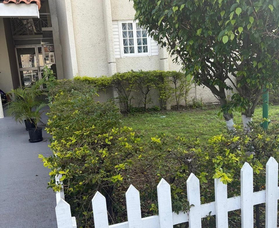 Second image of Apt. 8-144 1/2 Oakland Complex, Con in Kingston 8, St. Andrew, Jamaica - property is For Sale
