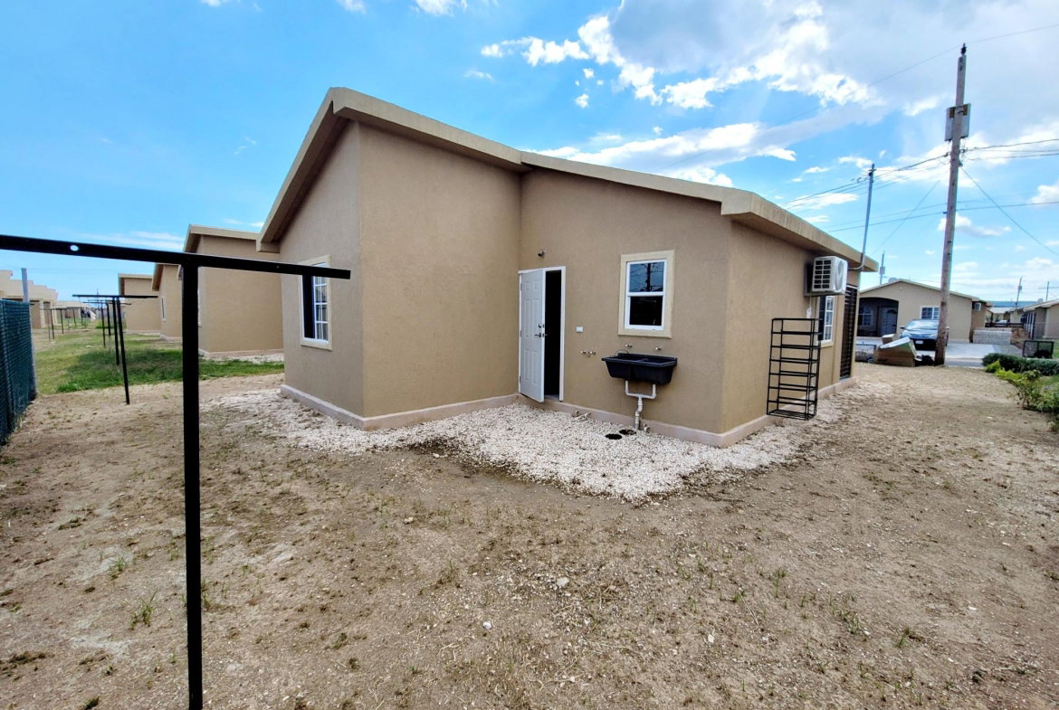 Second image of 413- Phoenix Park Village 2 in Phoenix Park, St. Catherine, Jamaica - property is For Rent