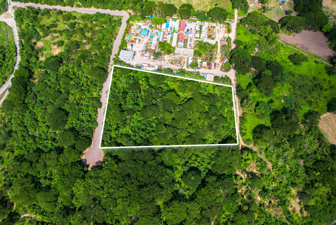 First image of 7 Caymanas Estate in Caymanas Estates, St. Catherine, Jamaica - property is For Sale