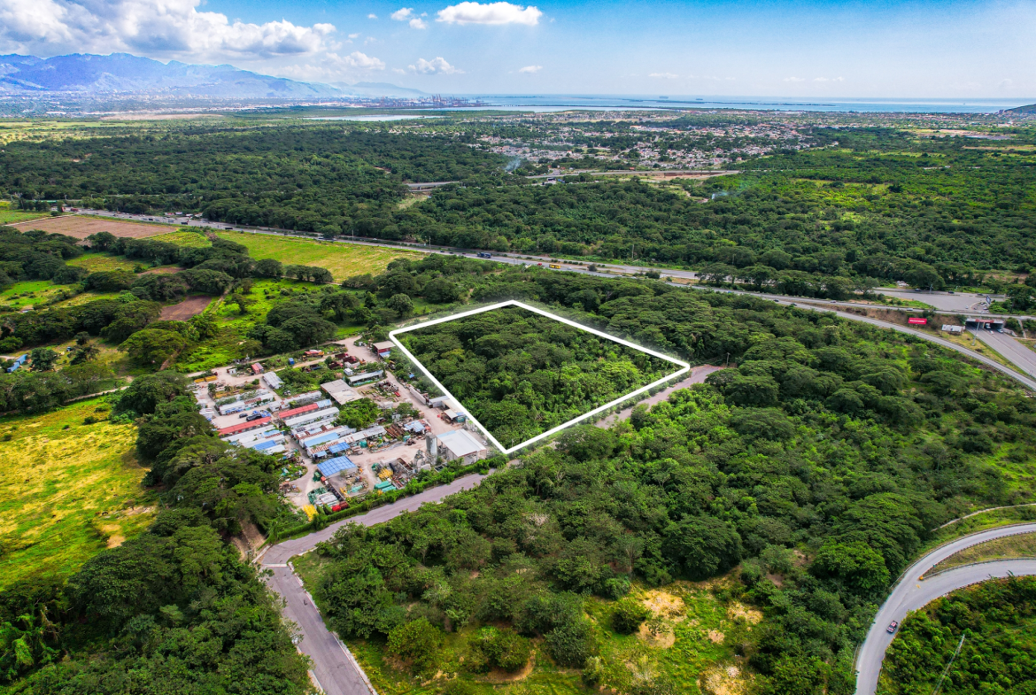 Fourth image of 7 Caymanas Estate in Caymanas Estates, St. Catherine, Jamaica - property is For Sale