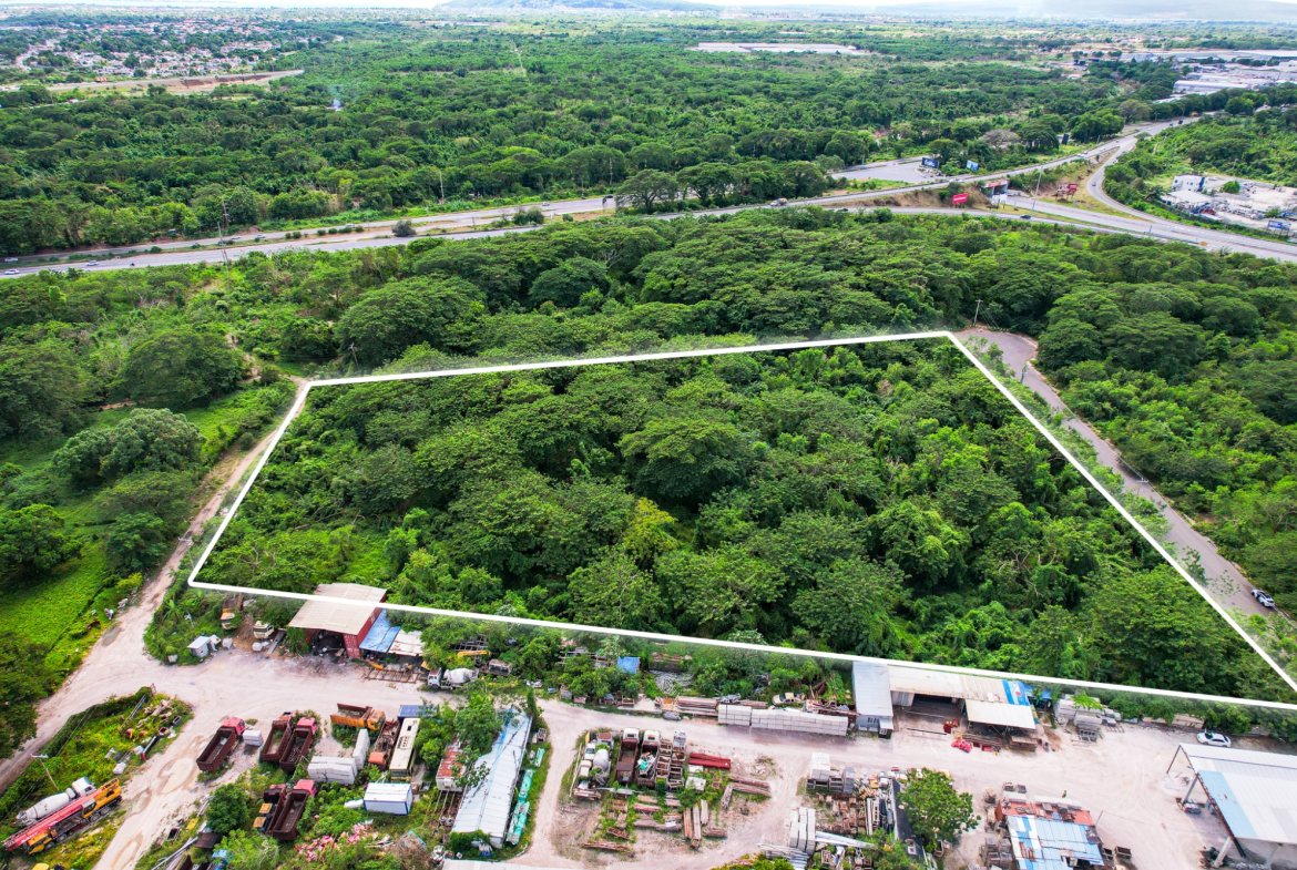 Fifth image of 7 Caymanas Estate in Caymanas Estates, St. Catherine, Jamaica - property is For Sale
