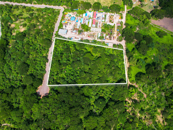 First image of 7 Caymanas Estate in Caymanas Estates, St. Catherine, Jamaica - property is For Sale