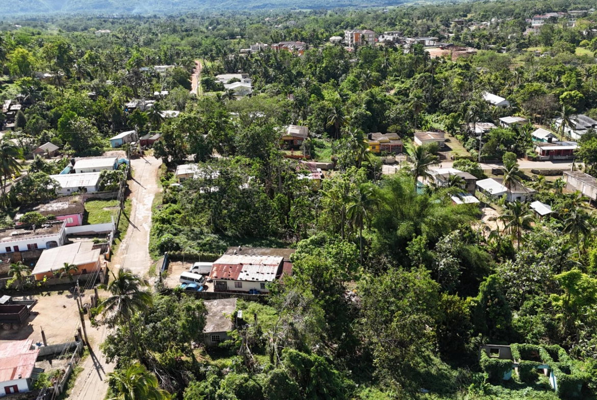 Sixth image of Commodore Linstead in Linstead, St. Catherine, Jamaica - property is For Sale