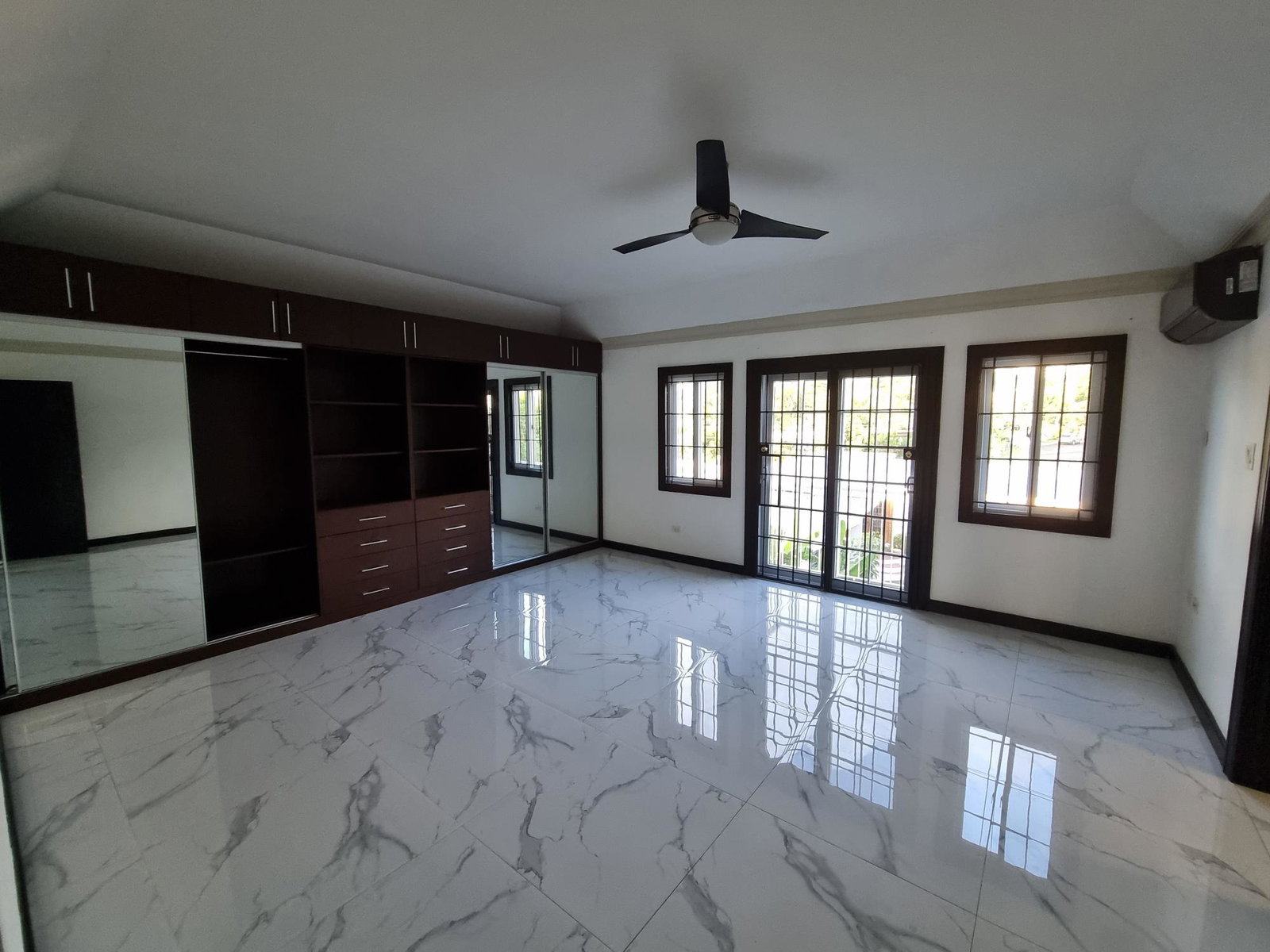 Sixth image of 8 Buena Vista Drive, Kgn 6. in Kingston 6, St. Andrew, Jamaica - property is For Rent
