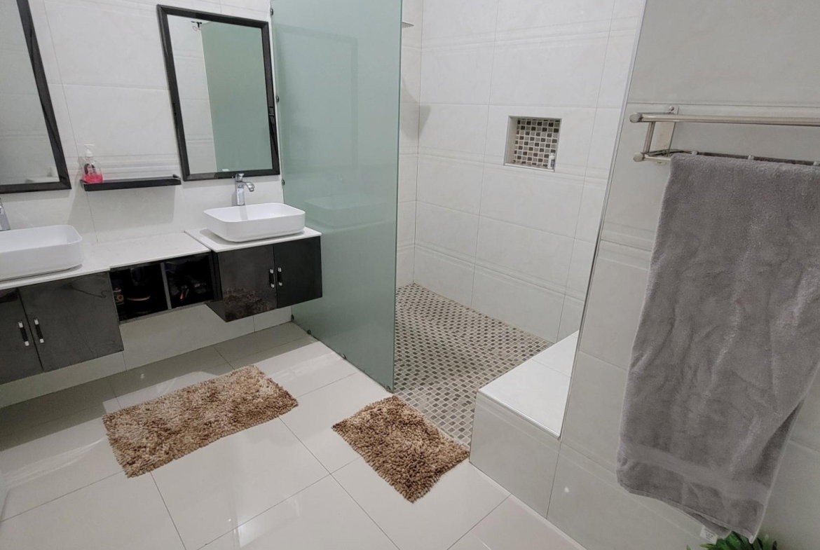 Eighth image of 3-21 Knightsdale dr in Kingston 19, St. Andrew, Jamaica - property is For Rent