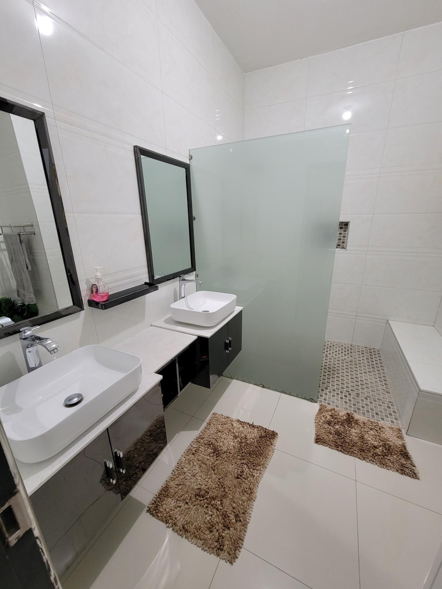 Ninth image of 3-21 Knightsdale dr in Kingston 19, St. Andrew, Jamaica - property is For Rent