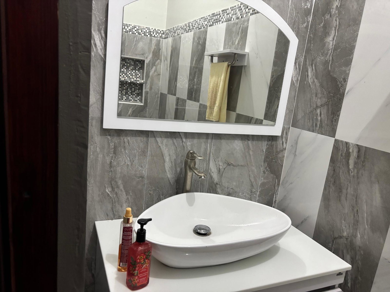 Twenty-Ninth image of 1-1a Stanmore Terrace in Kingston 19, St. Andrew, Jamaica - property is For Rent