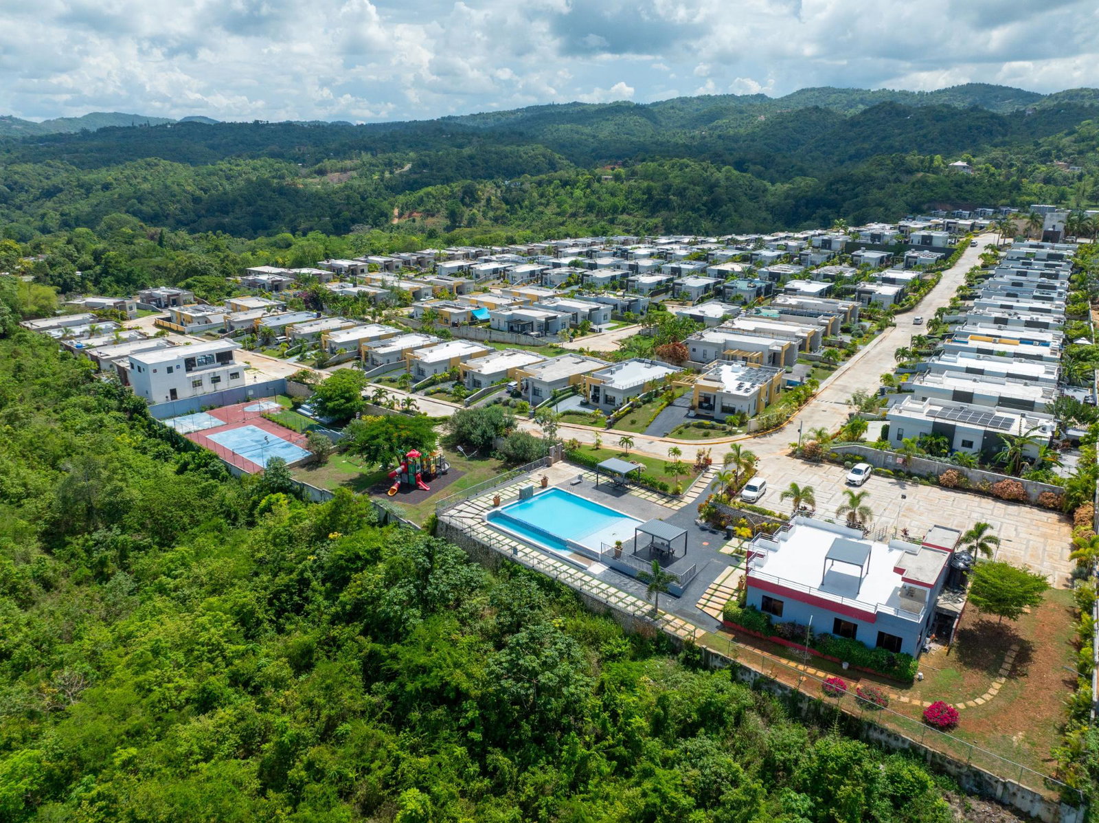 Stunning-3-Bedroom-House-for-Sale-in-Pyramid-Point-Ocho-Rios-St.-Ann-Jamaica Second image of 170 Sunny Isles Avenue, Pyram in Ocho Rios, St. Ann, Jamaica - property is For Sale